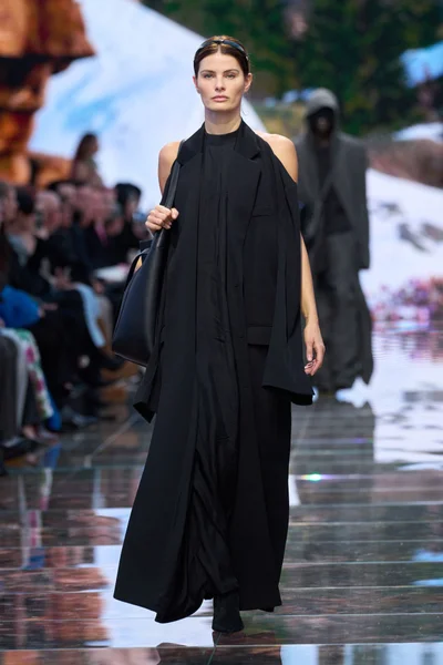 Look 18